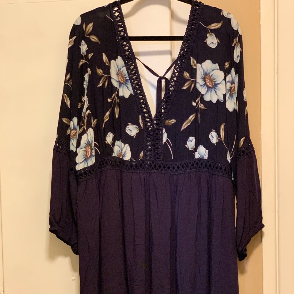 Women’s Dress - Picture 8 of 8